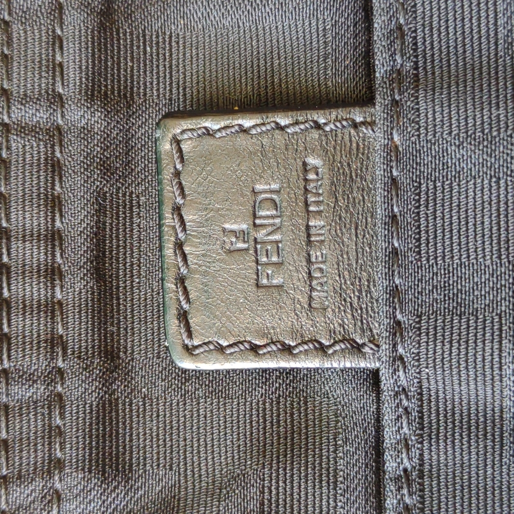 Vintage Unisex Authentic Fendi Shoulder or Crossbody bag - Picture 5 of 12